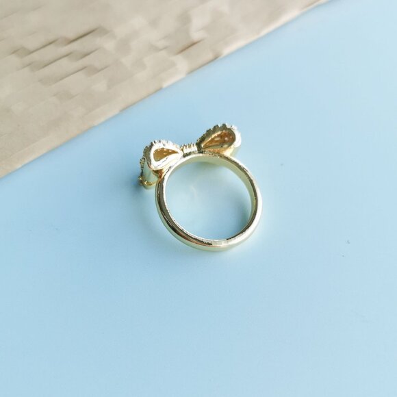 Kendra Scott Krista Gold Bow Cocktail Ring White Mix Size 7 - Picture 3 of 3
